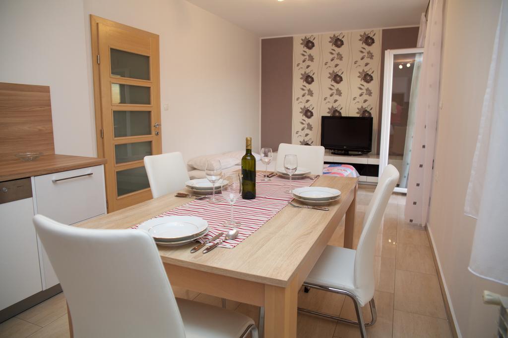 Apartment Antonija With Pool Biograd Na Moru