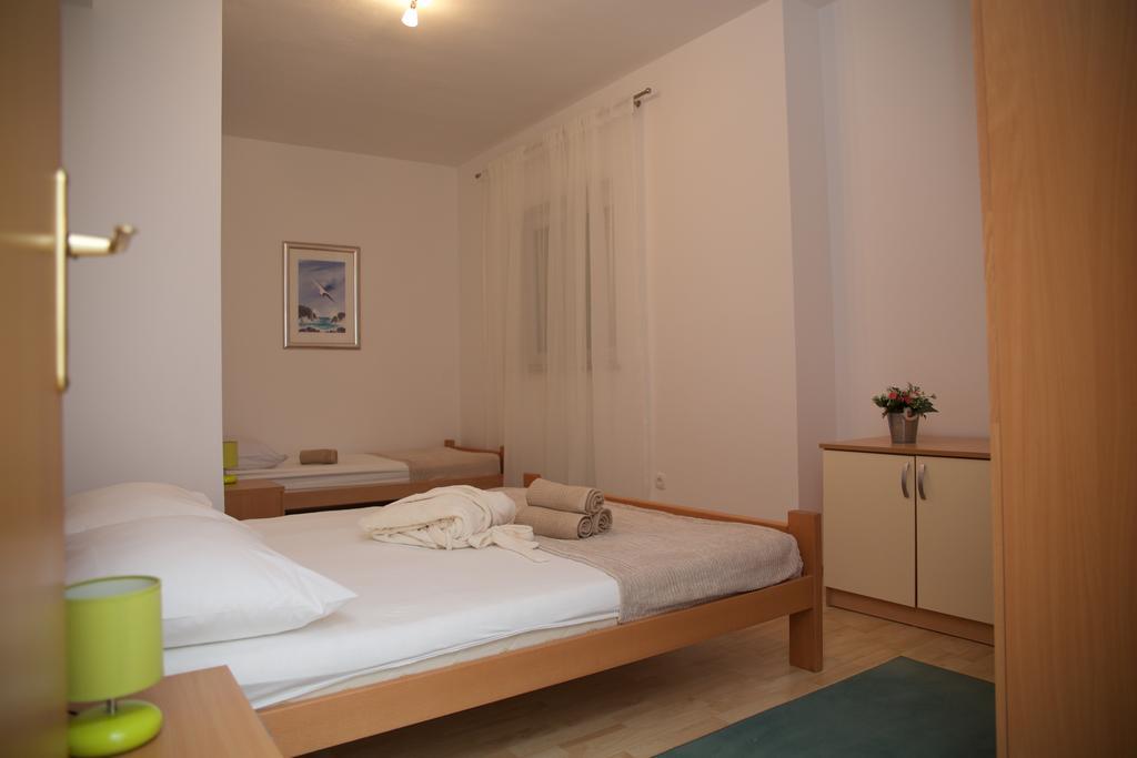 Antonija With Pool Apartment