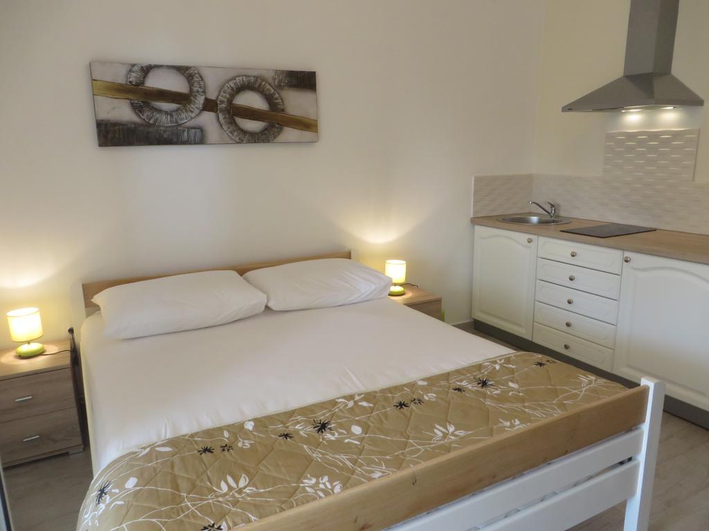 Apartment Antonija With Pool Biograd Na Moru